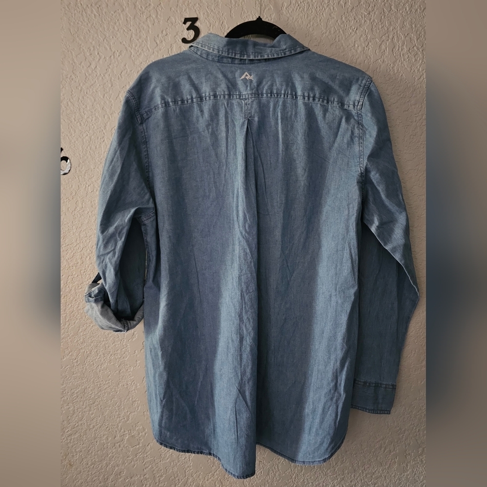 Ridgecut Women's Long Sleeve Denim Popover, Medium Wash, Size 2X/XL - Picture 2 of 7